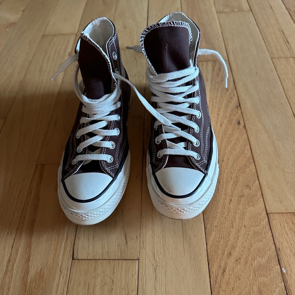 Converse (brown) never worn men’s size 7 women’s 9 Chuck Taylor
